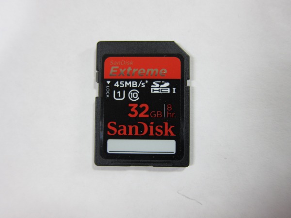 SanDisk Extreme SDHC 32GB Class10 UHS-1対応（SDSDX-032G-X46）表面