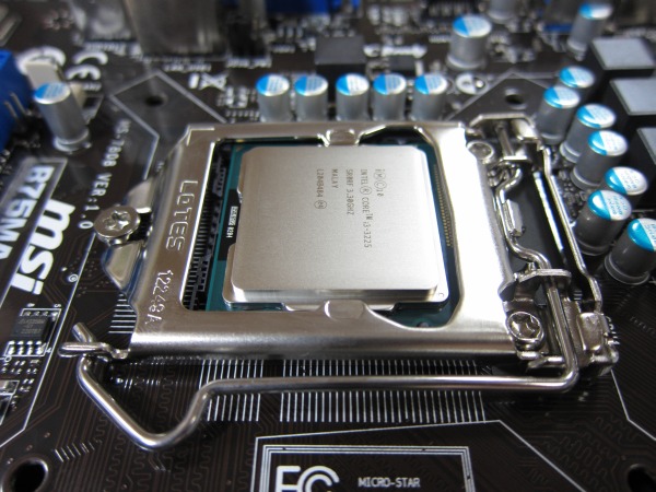 Intel Core i3-3225（Ivy Bridge）、MSI B75MA-E33