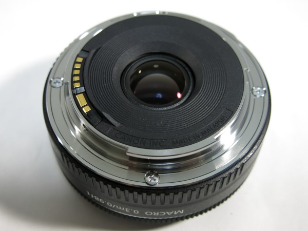Canon EF40mm F2.8 STM 後玉、マウント側