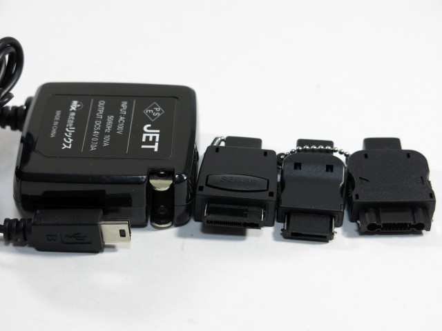 リックス/PGA 携帯電話用マルチ充電器 RX-JUA955PAF - ドコモ mova、J-PHONE PDC 充電器とコネクタ