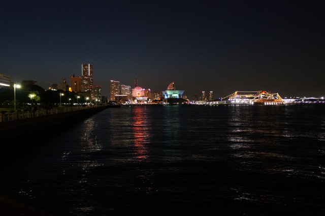 ランドマークタワー方面の夜景