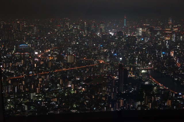 天望回廊から見た夜景と東京タワー