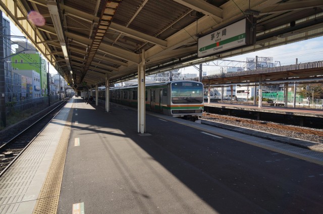 5番線に停車する東海道線E231系