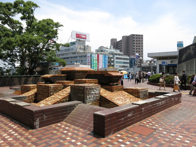 藤沢駅北口前の噴水