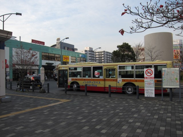 東口ロータリーと神奈中バス