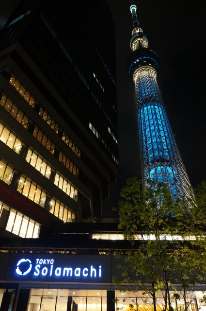 夜の東京スカイツリーとソラマチ